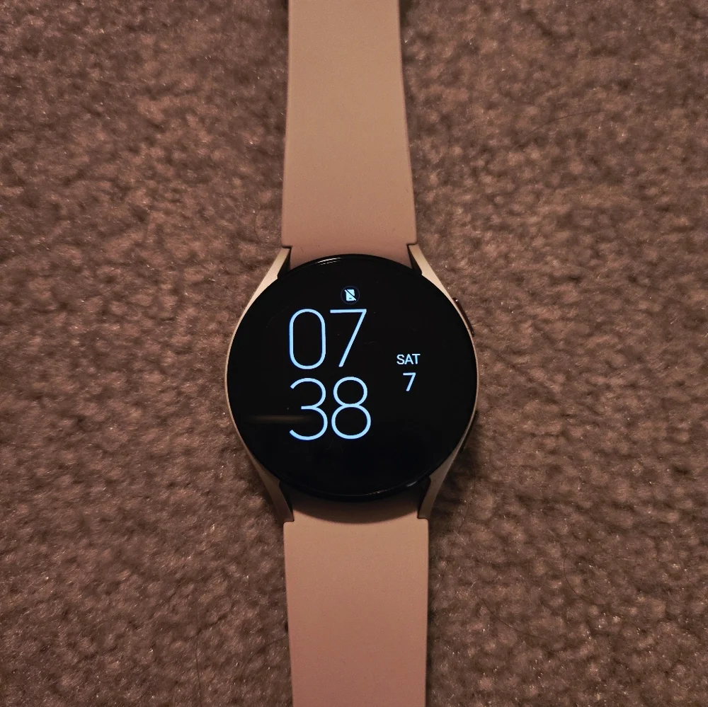 Samsung Galaxy Watch5 Blush Pink Silicone Band